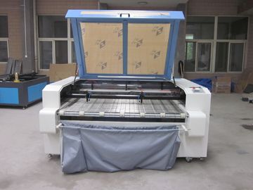 Chiny Laser Fabric Cutter CO2 Laser Cutting Engraving Machine , Laser Power 100W dostawca